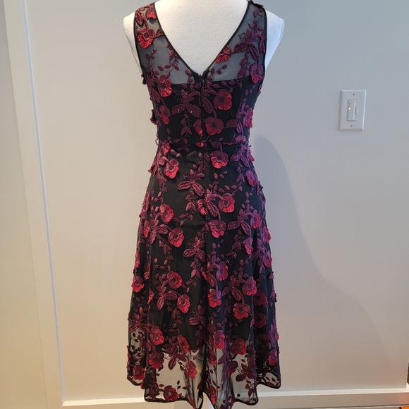 ❤️WHITE HOUSR BLACK MARKET MIDI FLORAL DRESS (BLACK) - Picture 4 of 6